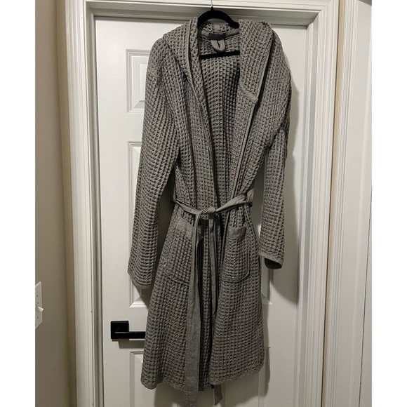 Like New UNISEX Waffle Robes - Picture 2 of 6